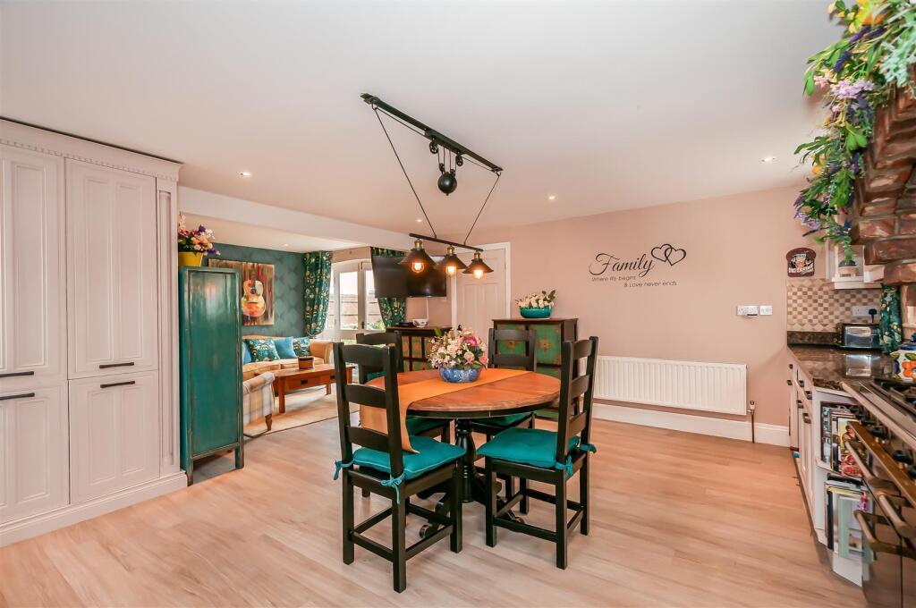 LIVING KITCHEN/ DINER