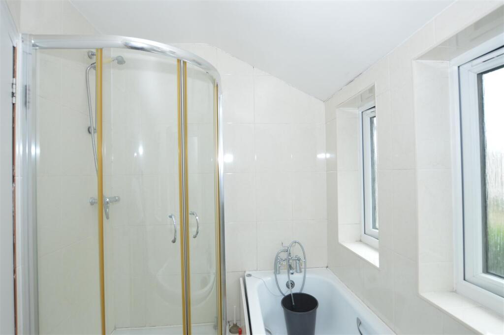 36 Derwent Road Shower room.JPG