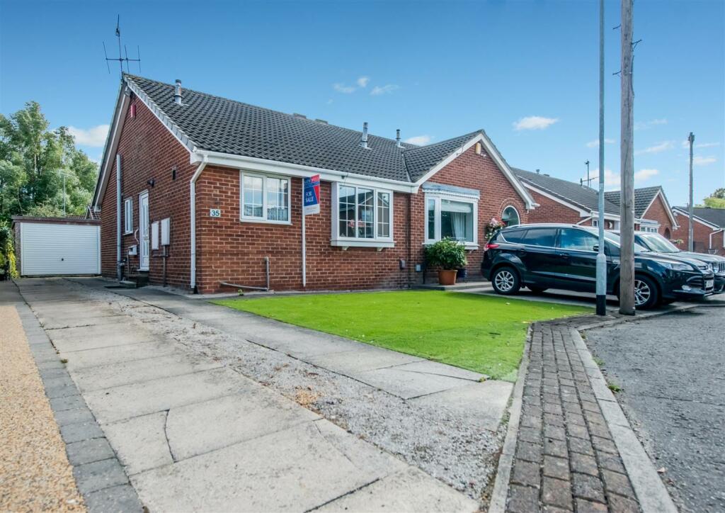 Off Street Parking / Single Garage: