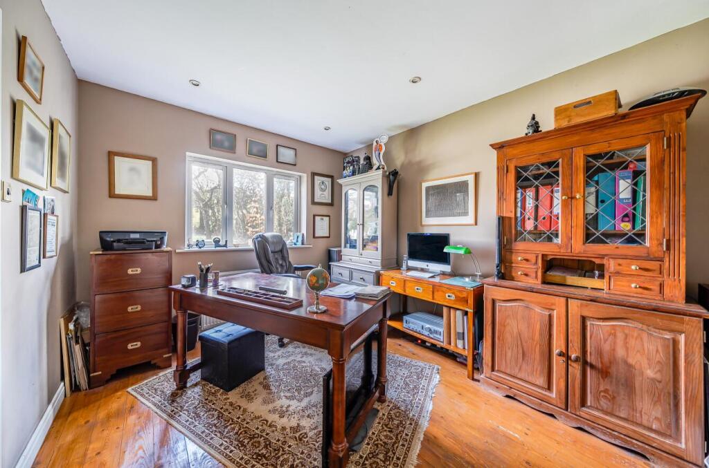 Davidson Frost-Wellings, DFW, Chiltern Avenue, Bus