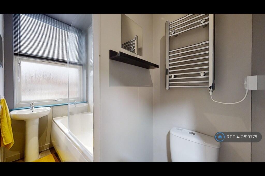 3 Piece Bathroom With Washer-Dryer