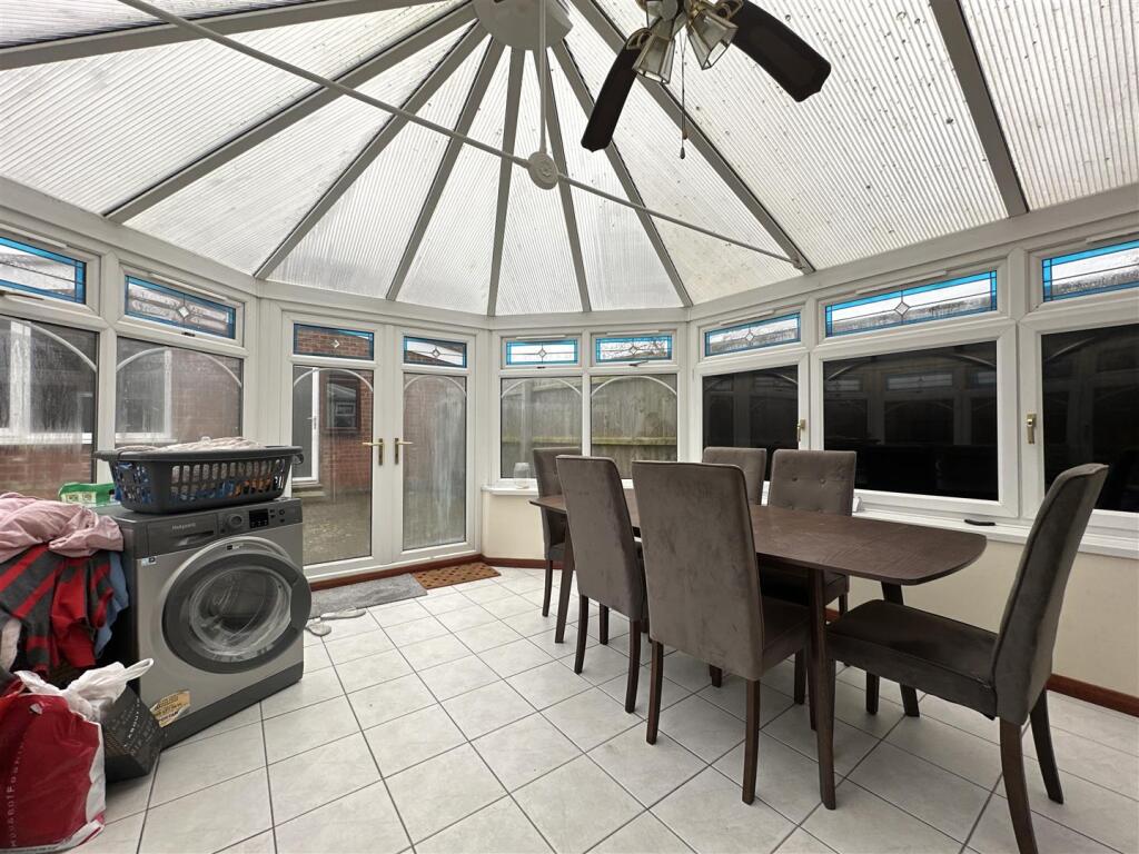 CONSEVATORY/DINING