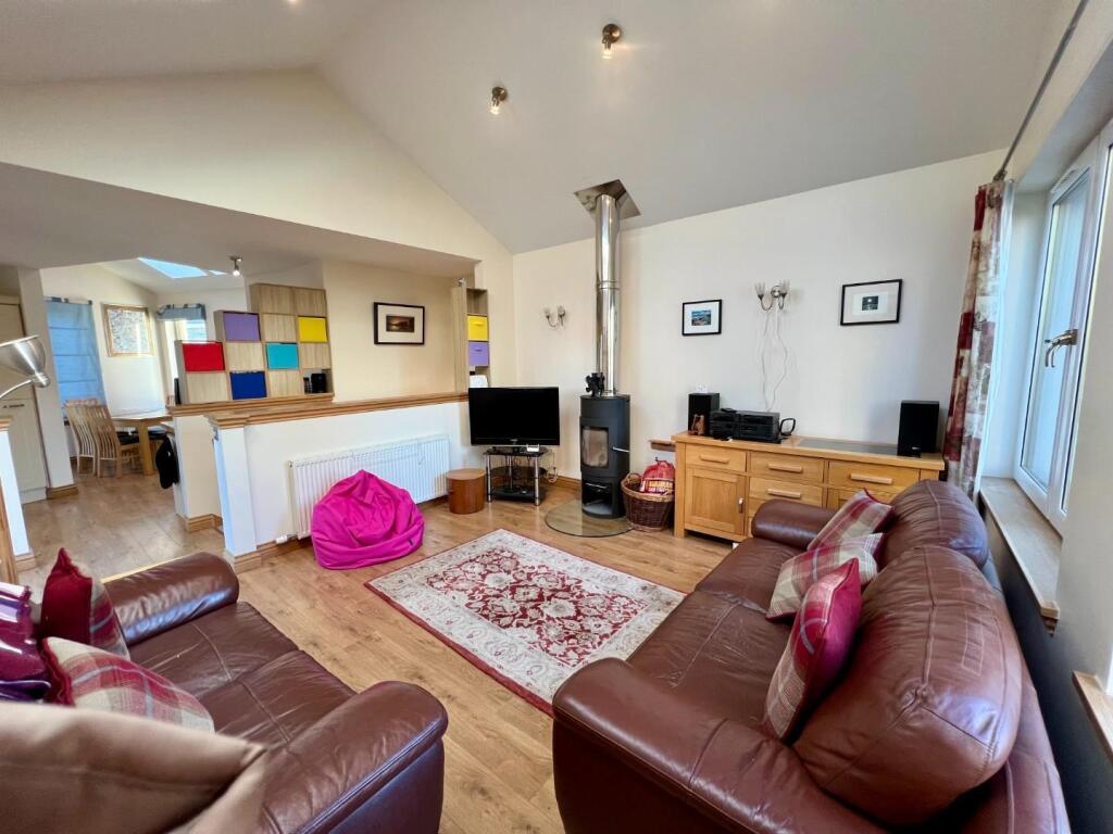 Upper Level / Lounge