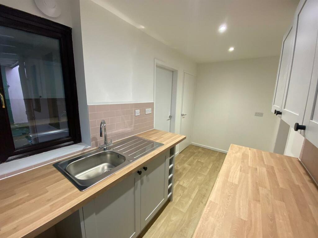 Kitchen 1.jpg