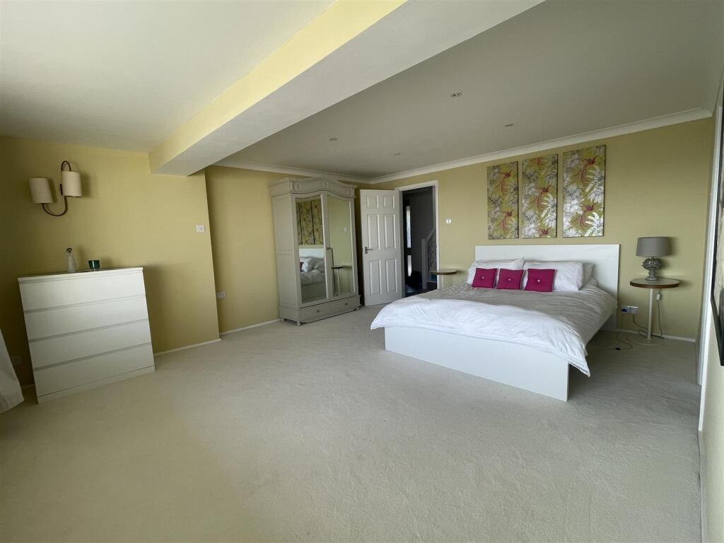 Keelan Master bed 1.JPG