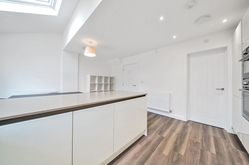 1301551-16-683eea...