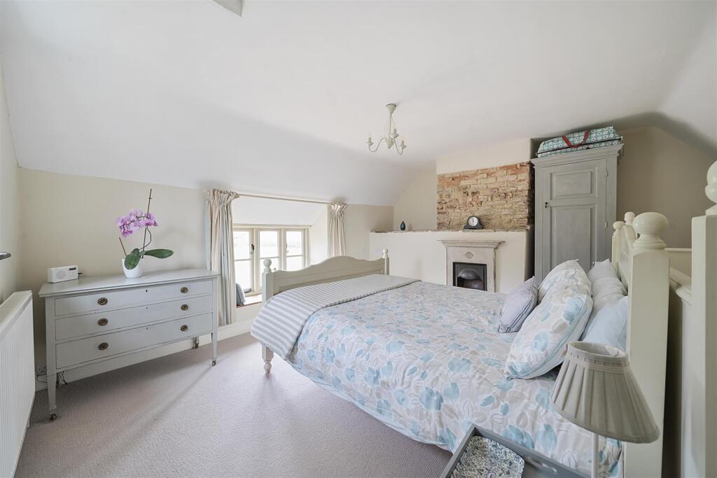 Cottage bedroom