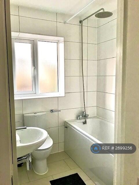 Room 4 Bathroom