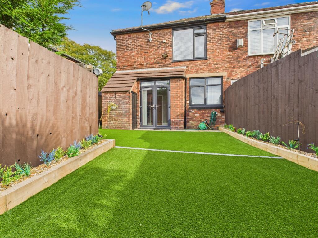 CAM03729G0-PR0138-STILL028