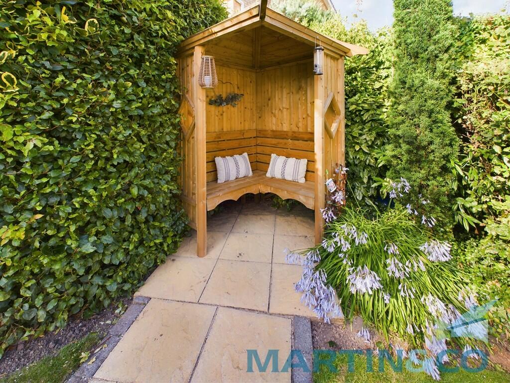 Garden reading ar...