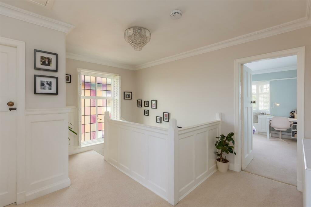 Ettington House Landing-1.jpg
