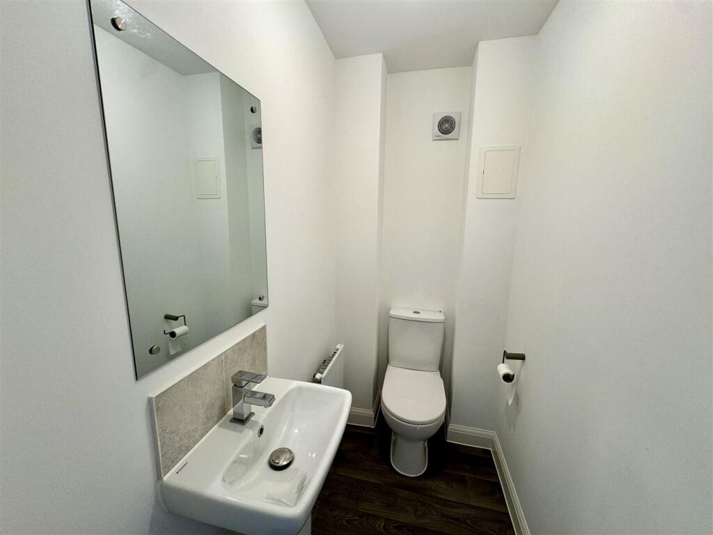 CLOAKROOM/WC