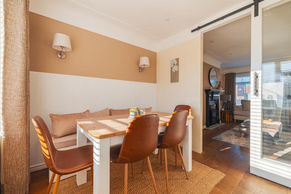 6 Greenfields Close-26.jpg