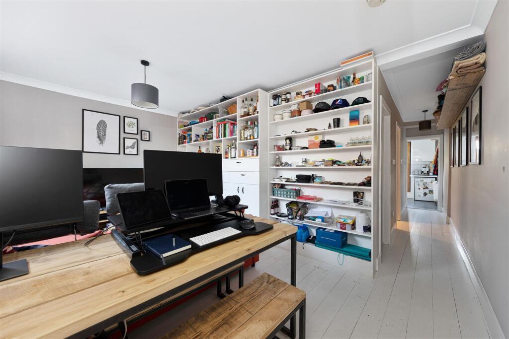 Lansdowne Drive, E8