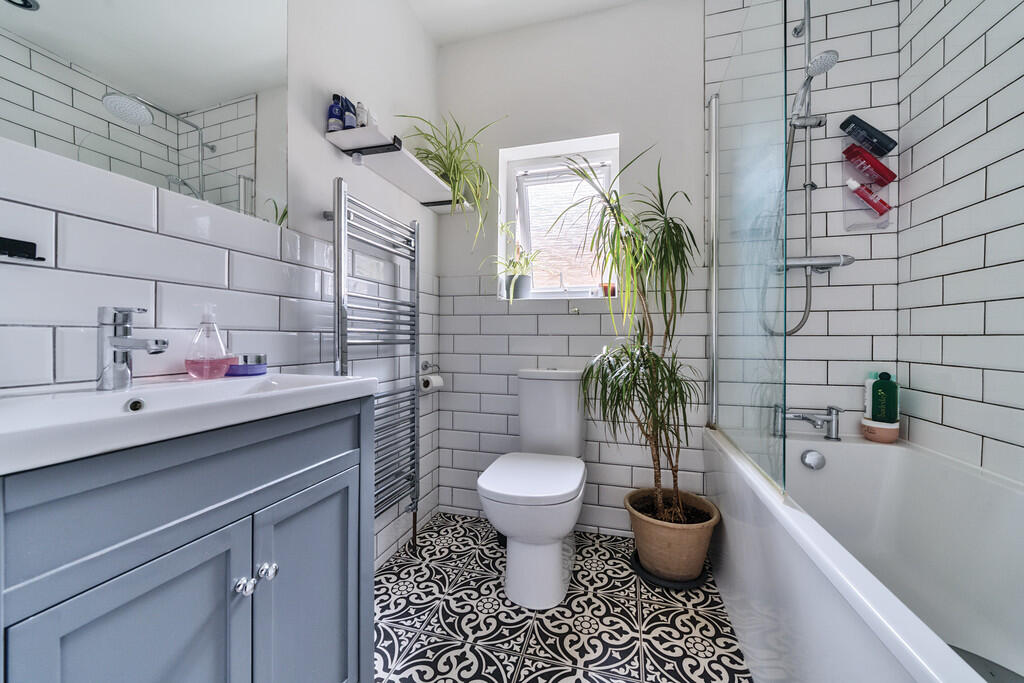 1298196-5-6835a20...