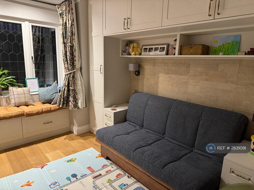 Double Bedroom 