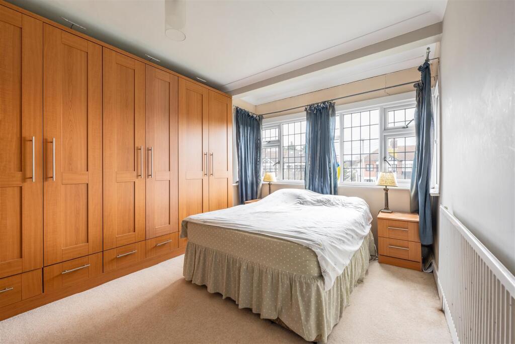 Brackley Square, IG8