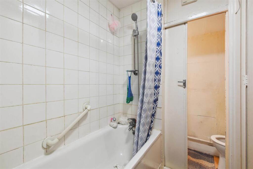 Bathroom.jpg