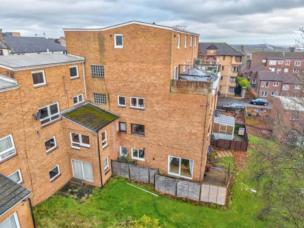 2 Kinghorne Court Dundee-3.JPG