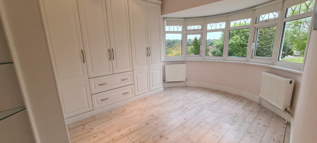 FRONT BEDROOM