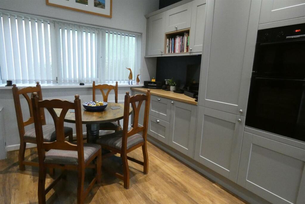 MODERN DINING KITCHEN