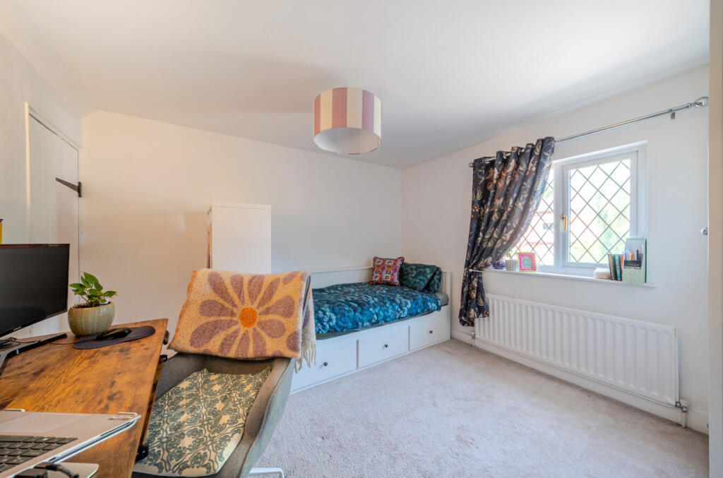 1306803-3-6852ddf...