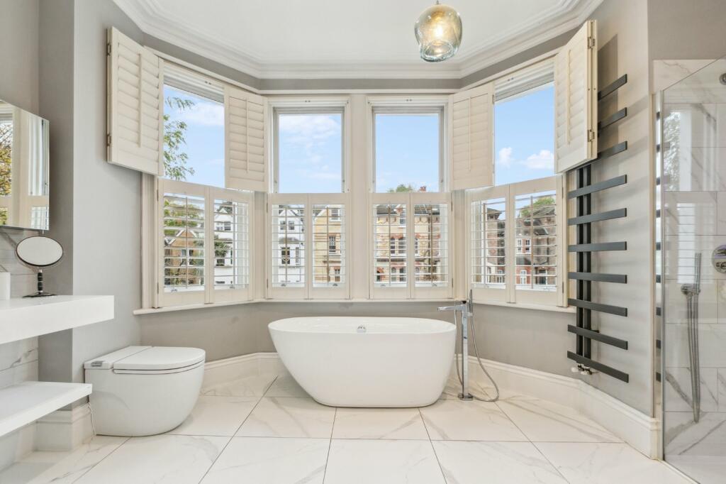 En Suite Bathroom