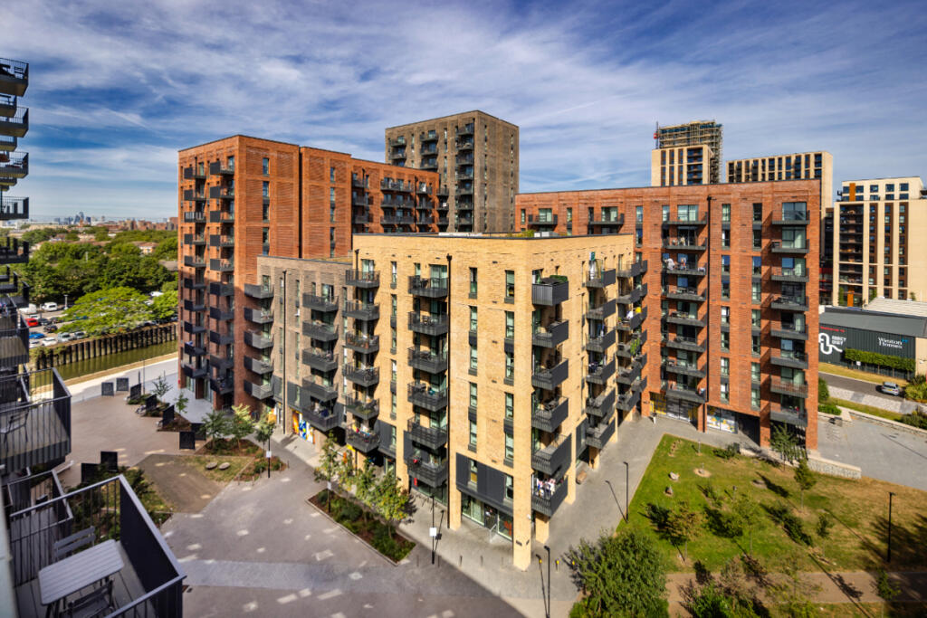 2.9.6.8.3 BARKING WHARF 0824 003