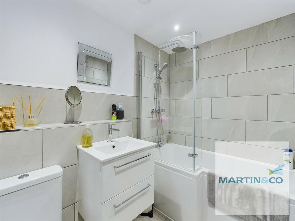 CAM03663G0-PR0032...