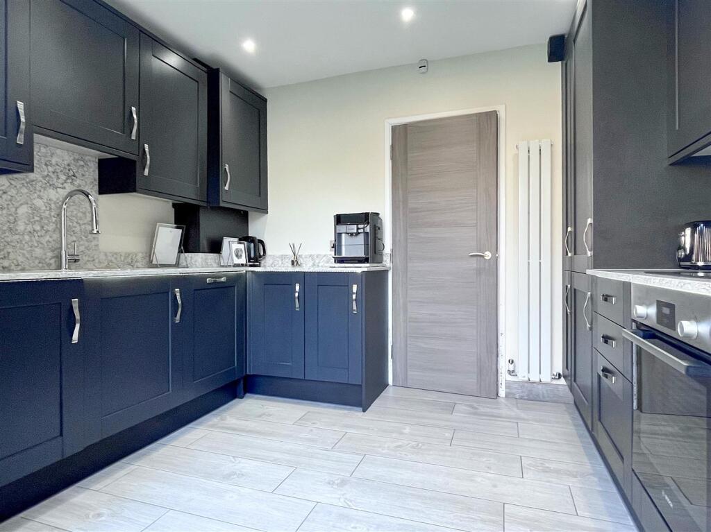 kitchen 2.jpg