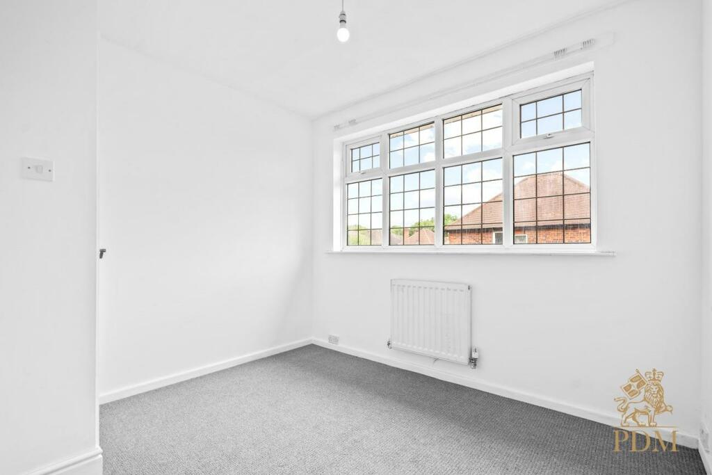 38 Russell Drive Wollaton Nottingham NG8 2BH