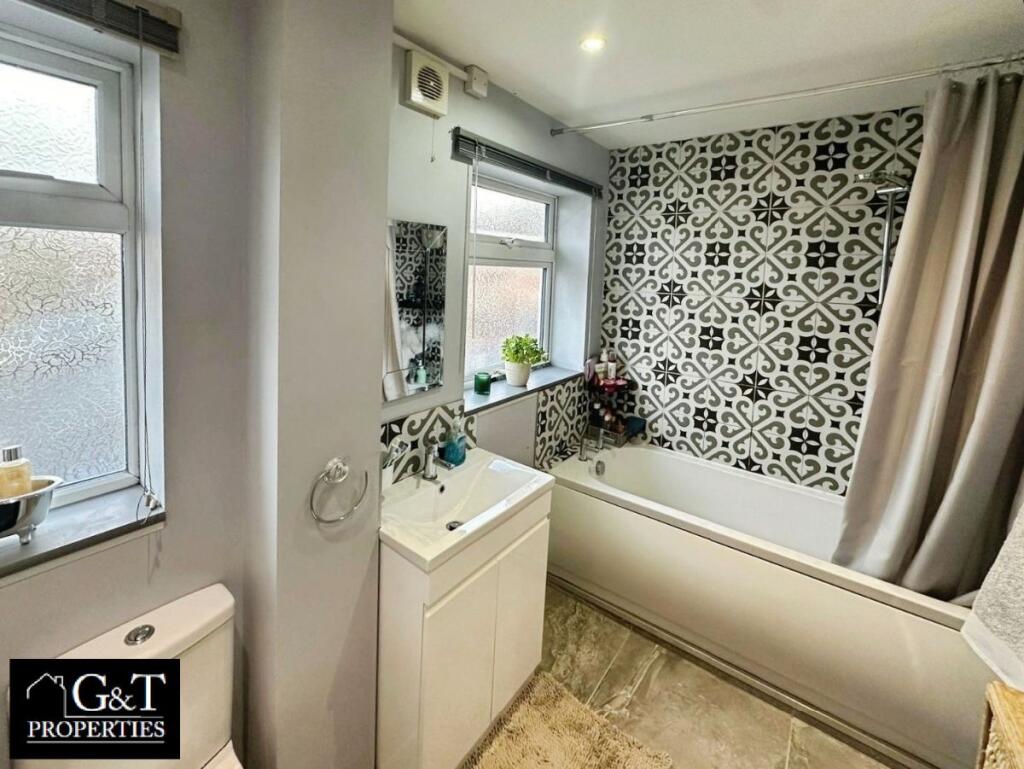 FAMILY BATHROOM
