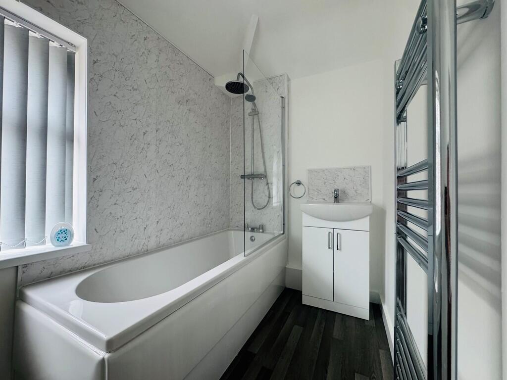13 addison bath