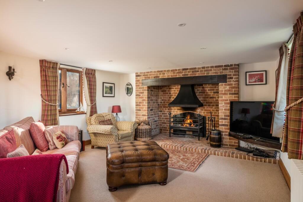 A FAMILY ROOM 2 - 41