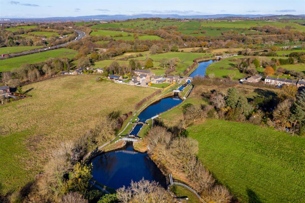 Aerial View - Surroundings