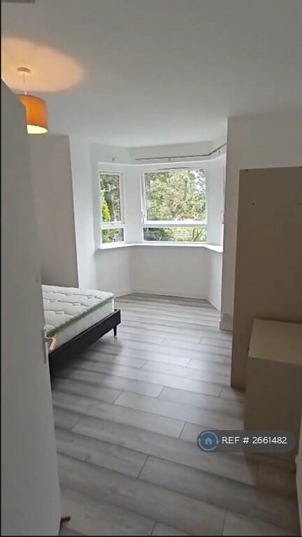 Large Bedroom With Beautiful Bay Window