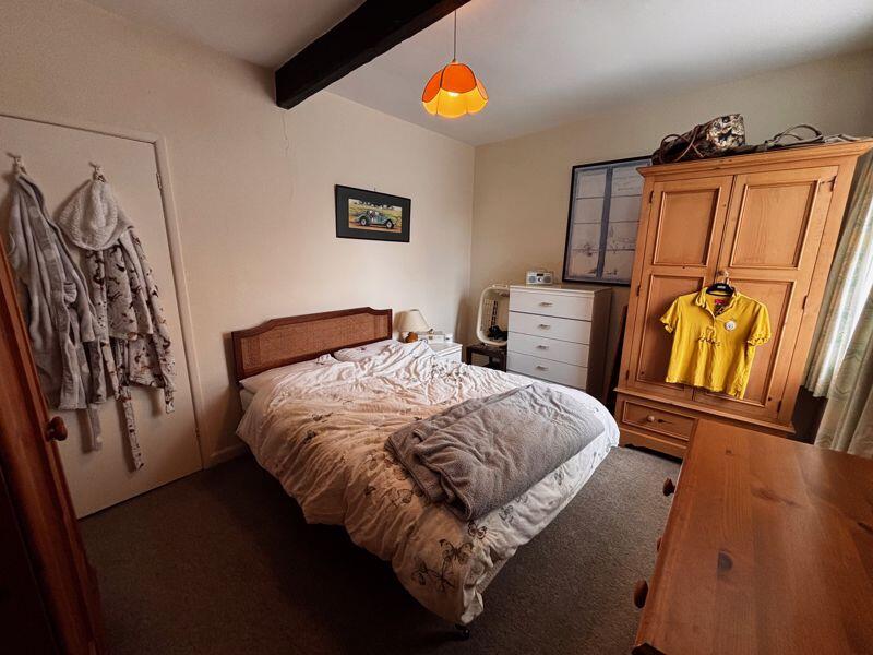 Flat 8 bedroom