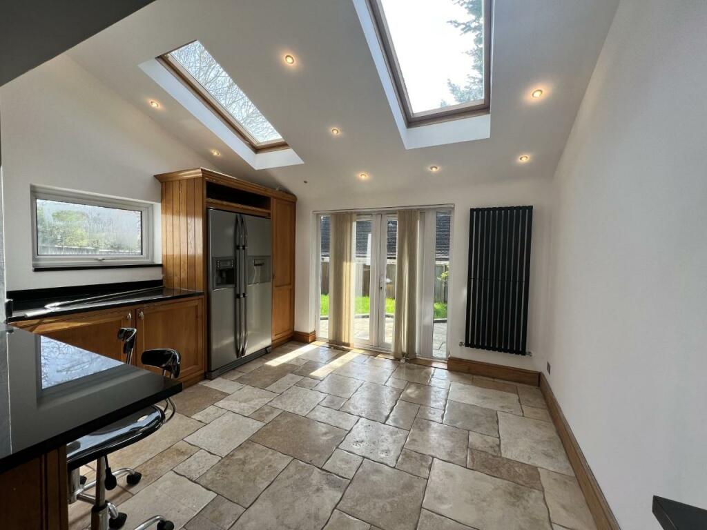 kitchen 2.jpg