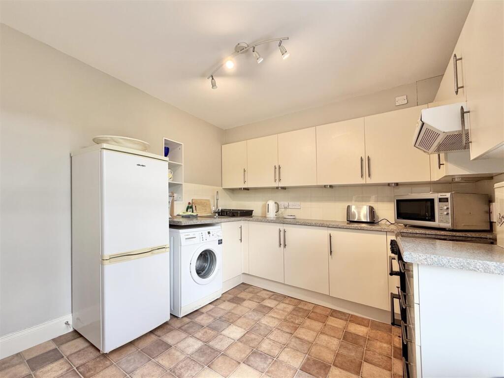 Four Seas  Kitchen Diner.jpg