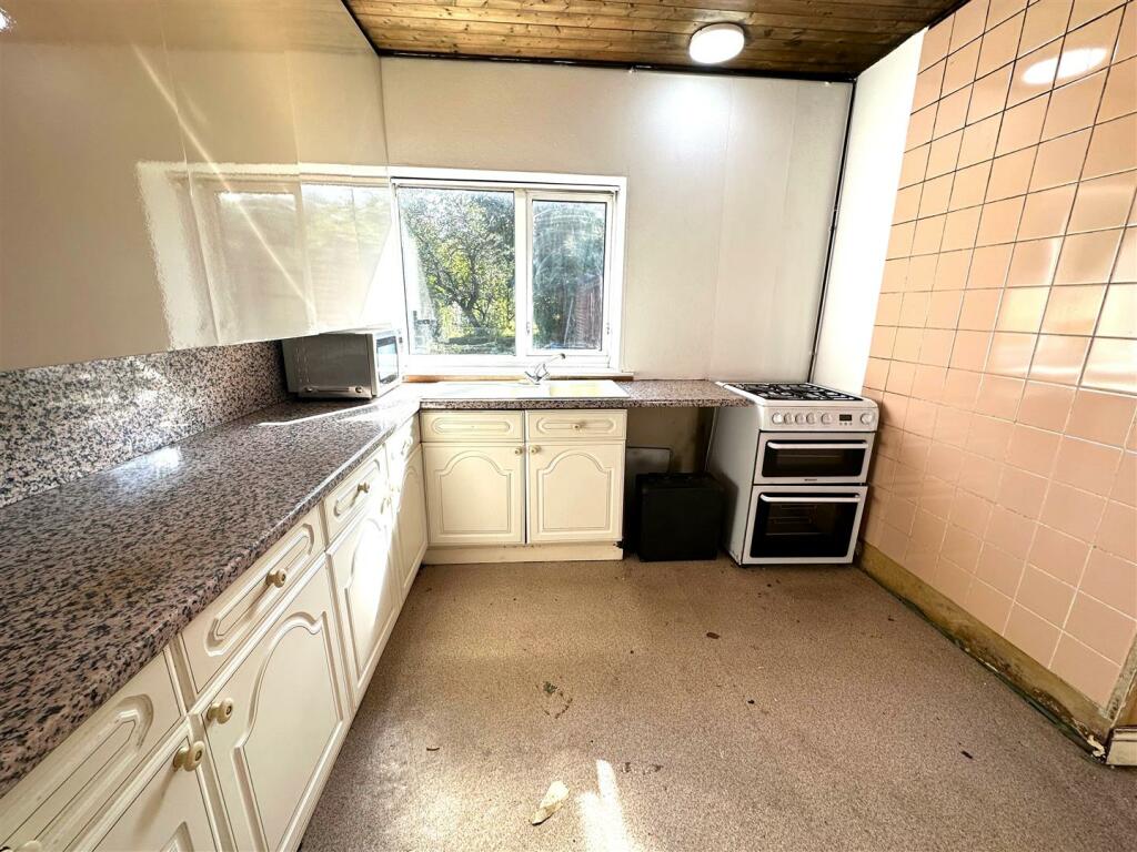 kitchen 3.jpg