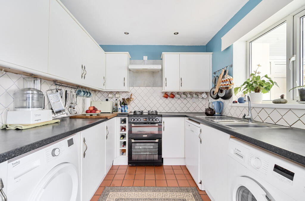 1329151-19-688742...