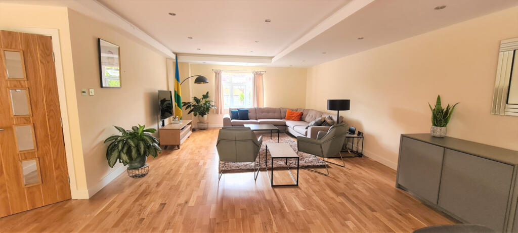 LOUNGE - DINING AREA