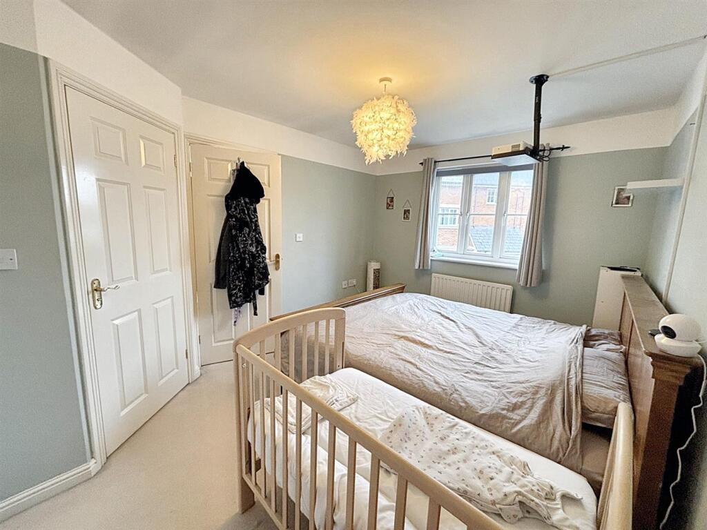 Main bedroom 2.jpg