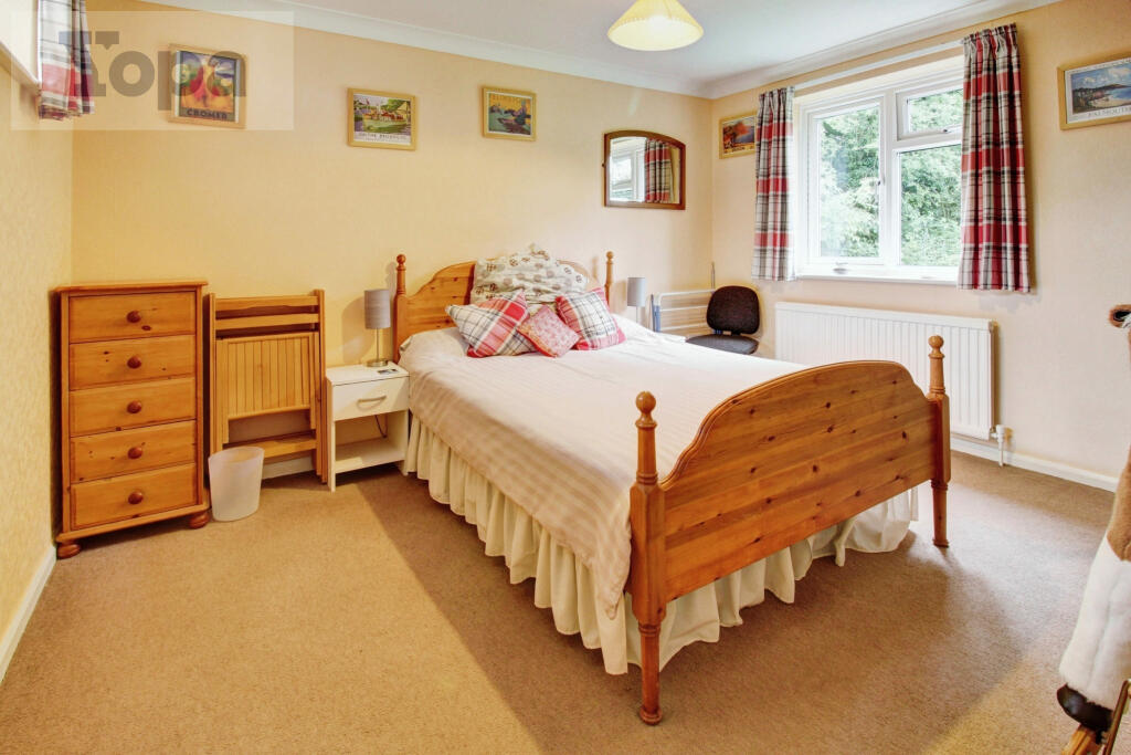 32f8c0c2-Bedroom 204