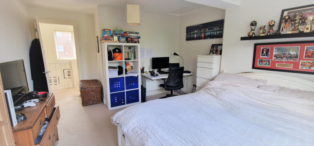 BEDROOM 2