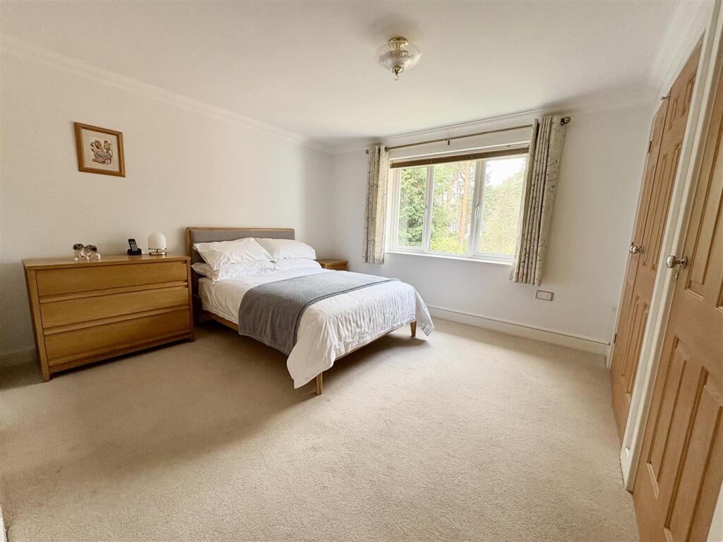 7. BED1.jpg