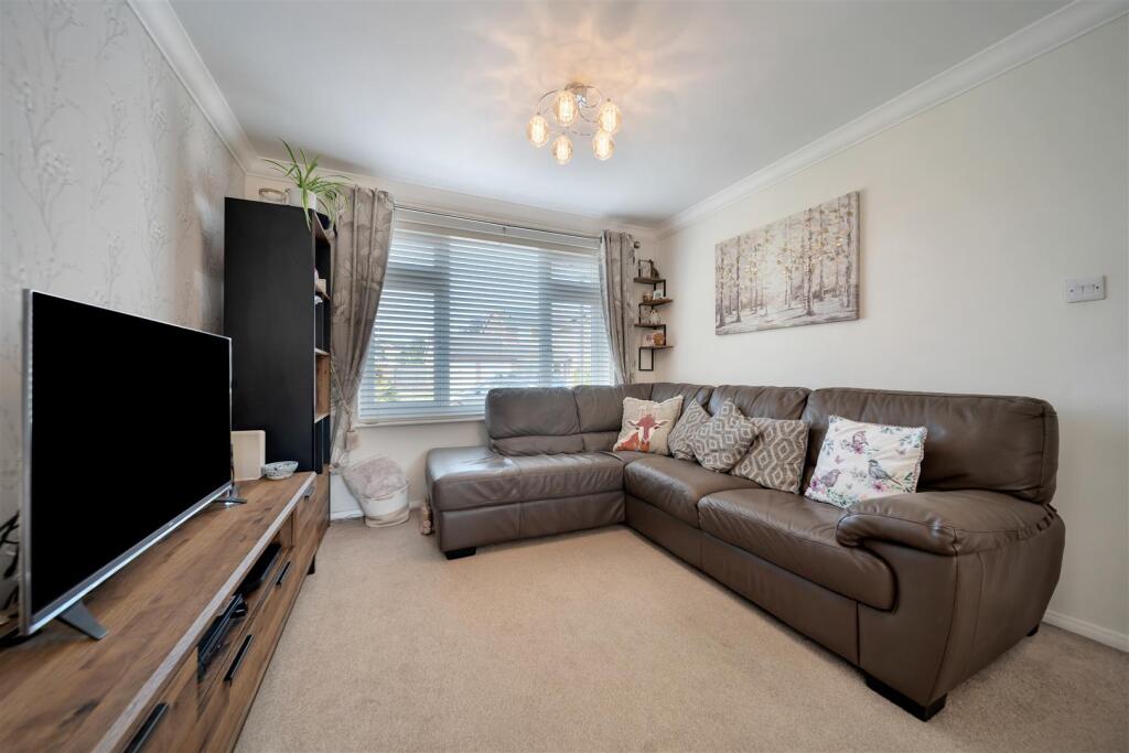 12 Hardwick Cl-27.jpg