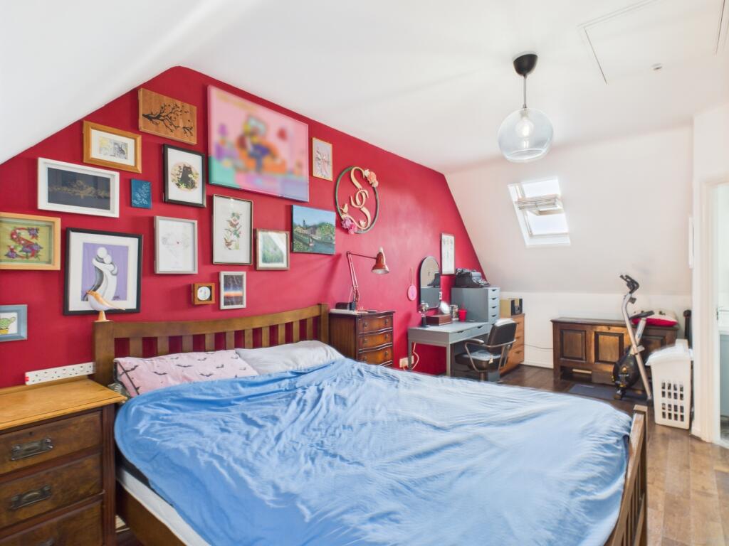 CAM03729G0-PR0091-STILL022