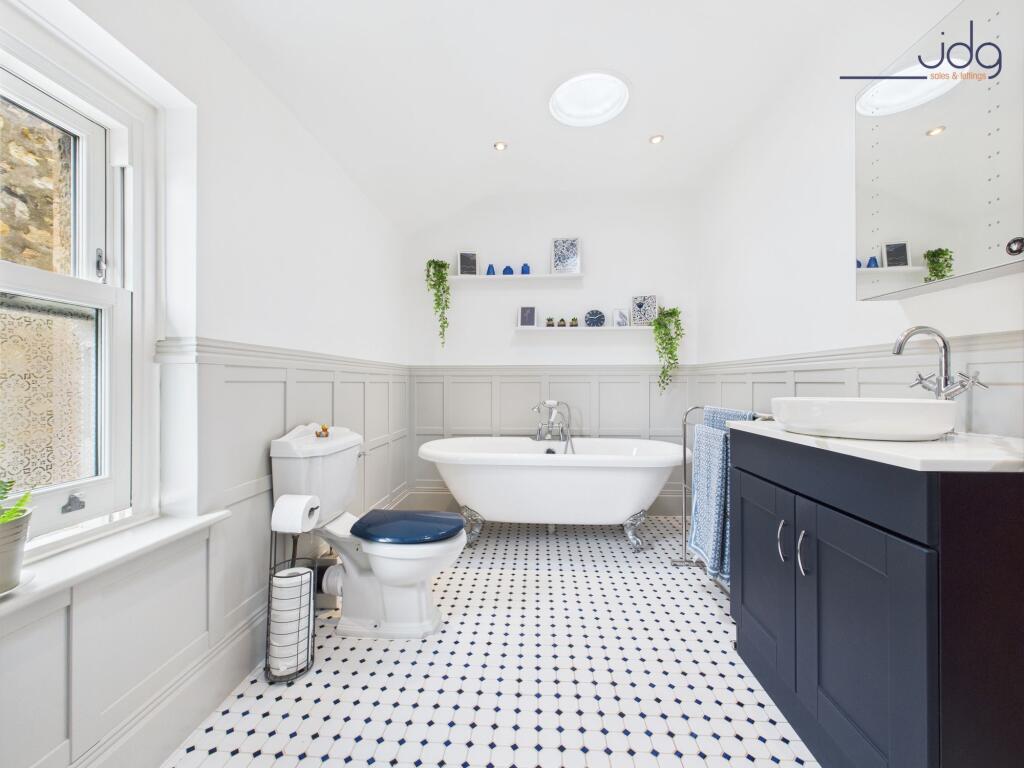 Family four piece bathroom