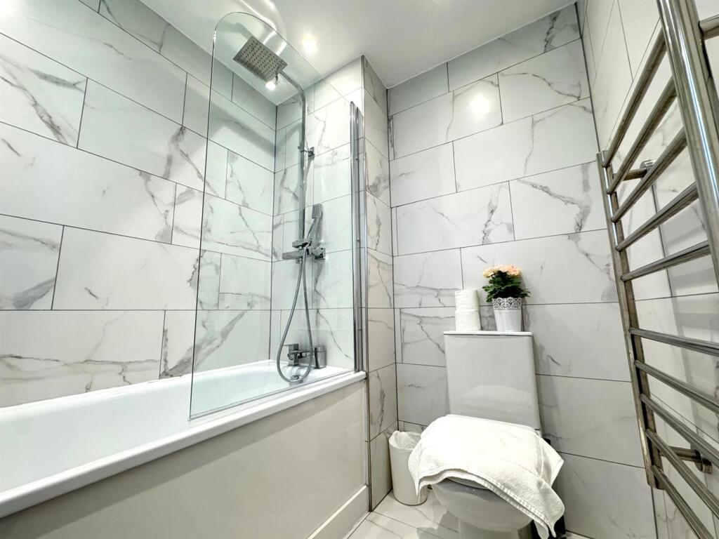Bathroom 2.jpeg